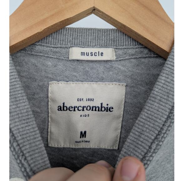 Vintage Y2k Abercrombie Kids Wildcats Muscle Fit Gray T-Shirt Size M 100% Cotton - Picture 4 of 5